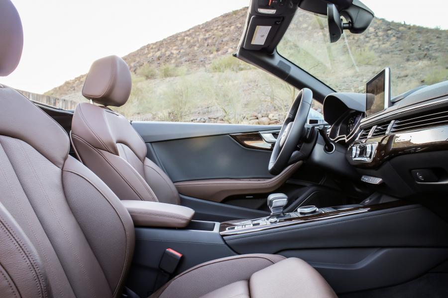 Интерьер Audi A5 Cabriolet 2.0T Quattro 2017 года  (NA) (фото 30 из 32)